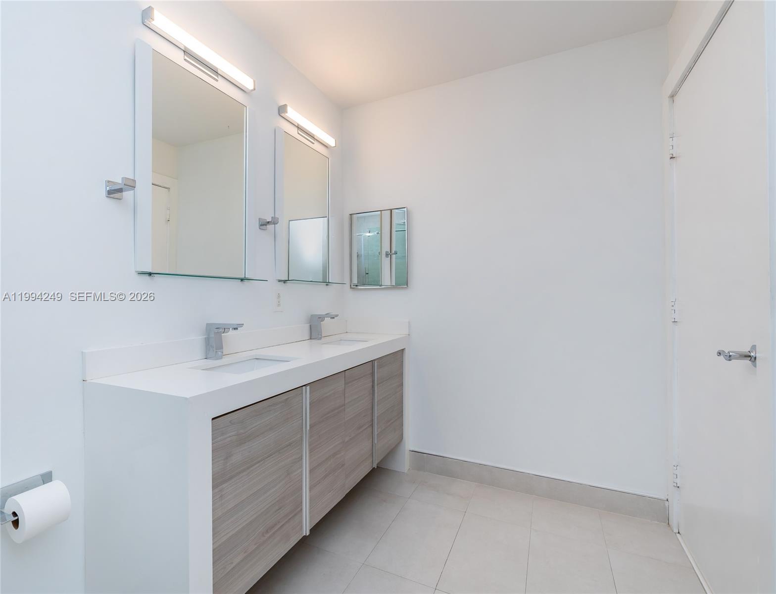 image Brickell on the River North10