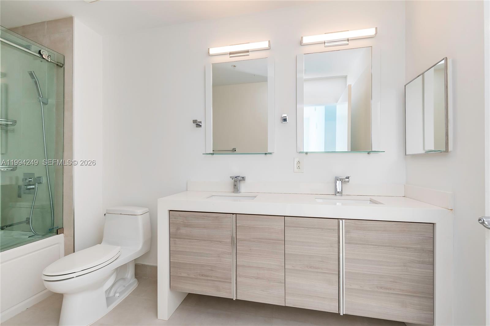 image Brickell on the River North12