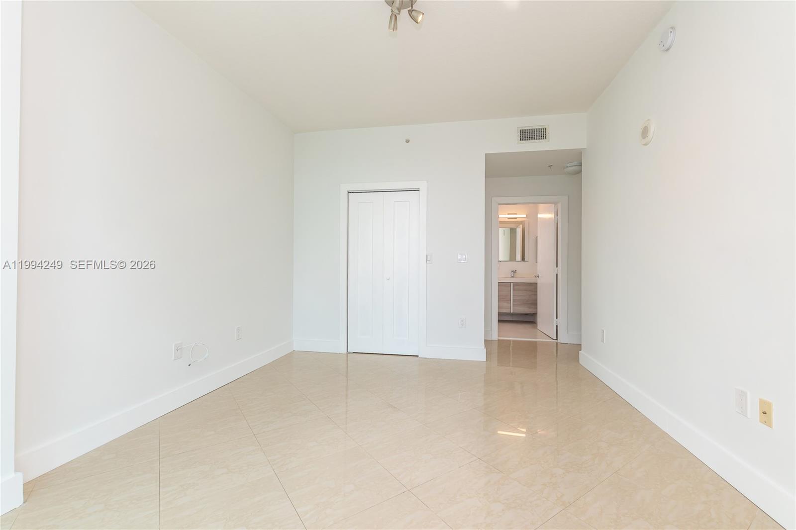 image Brickell on the River North13