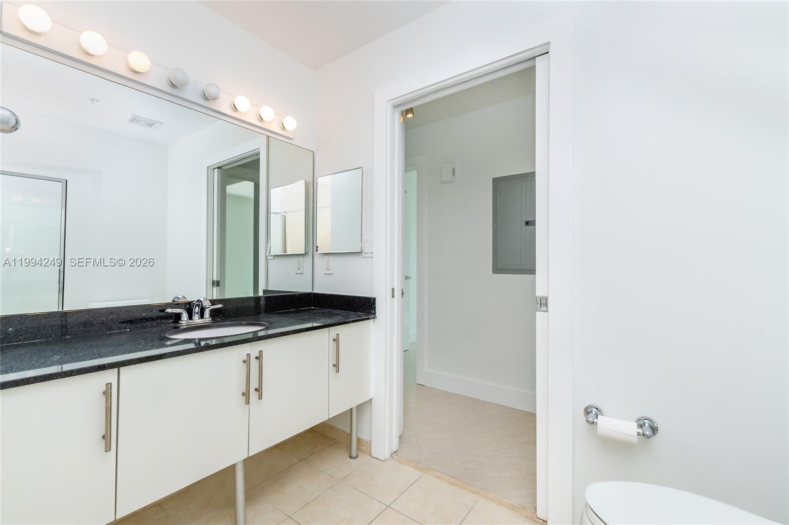 image Brickell on the River North16