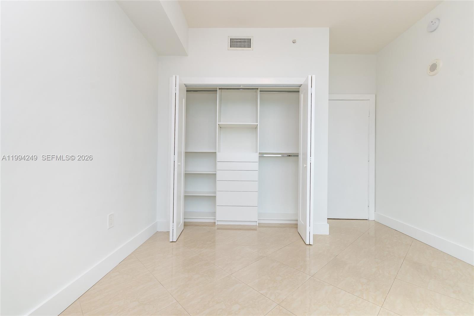 image Brickell on the River North18