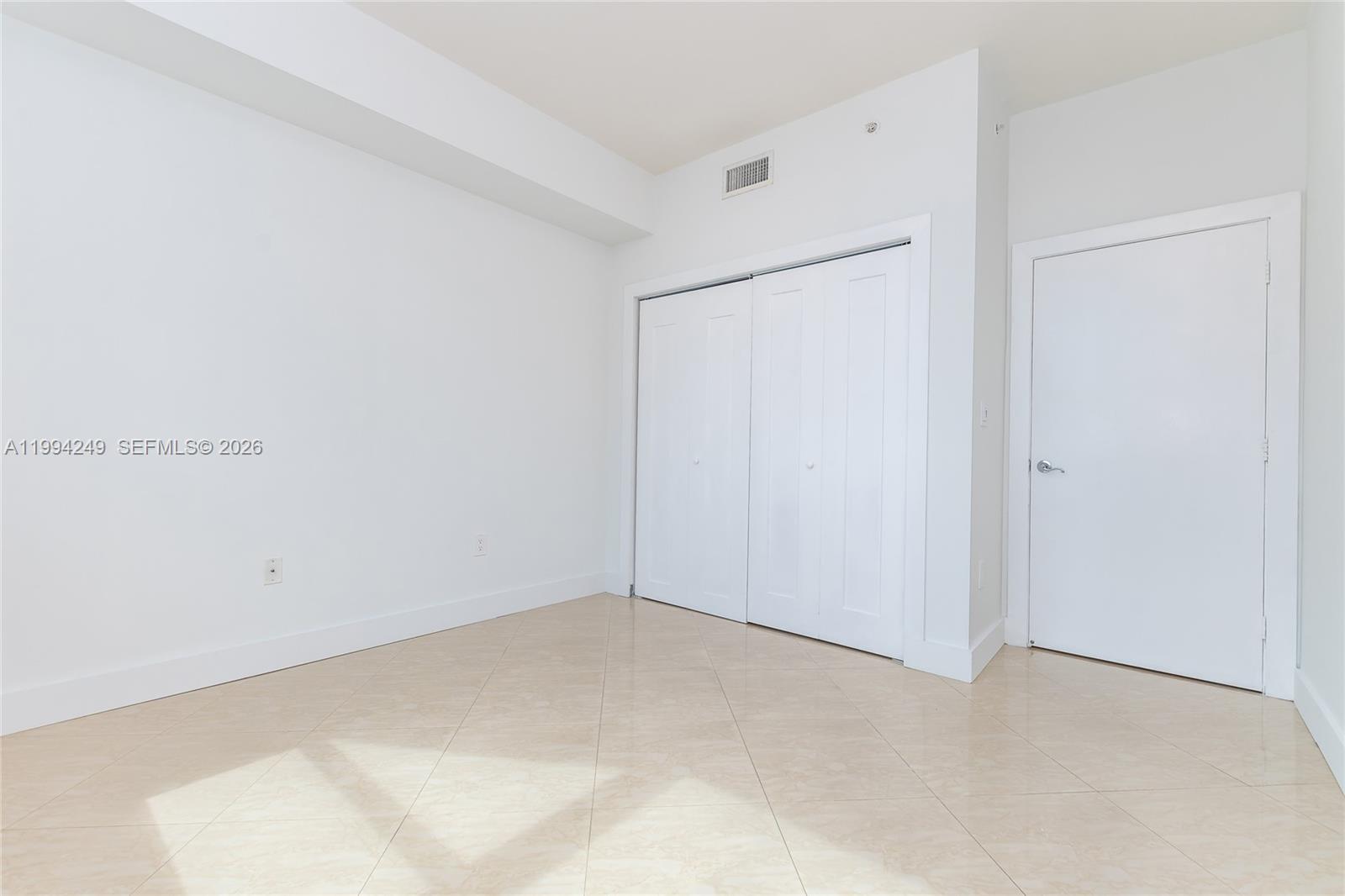 image Brickell on the River North19