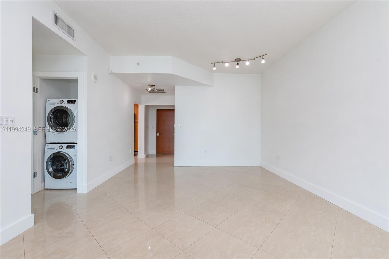 image Brickell on the River North26