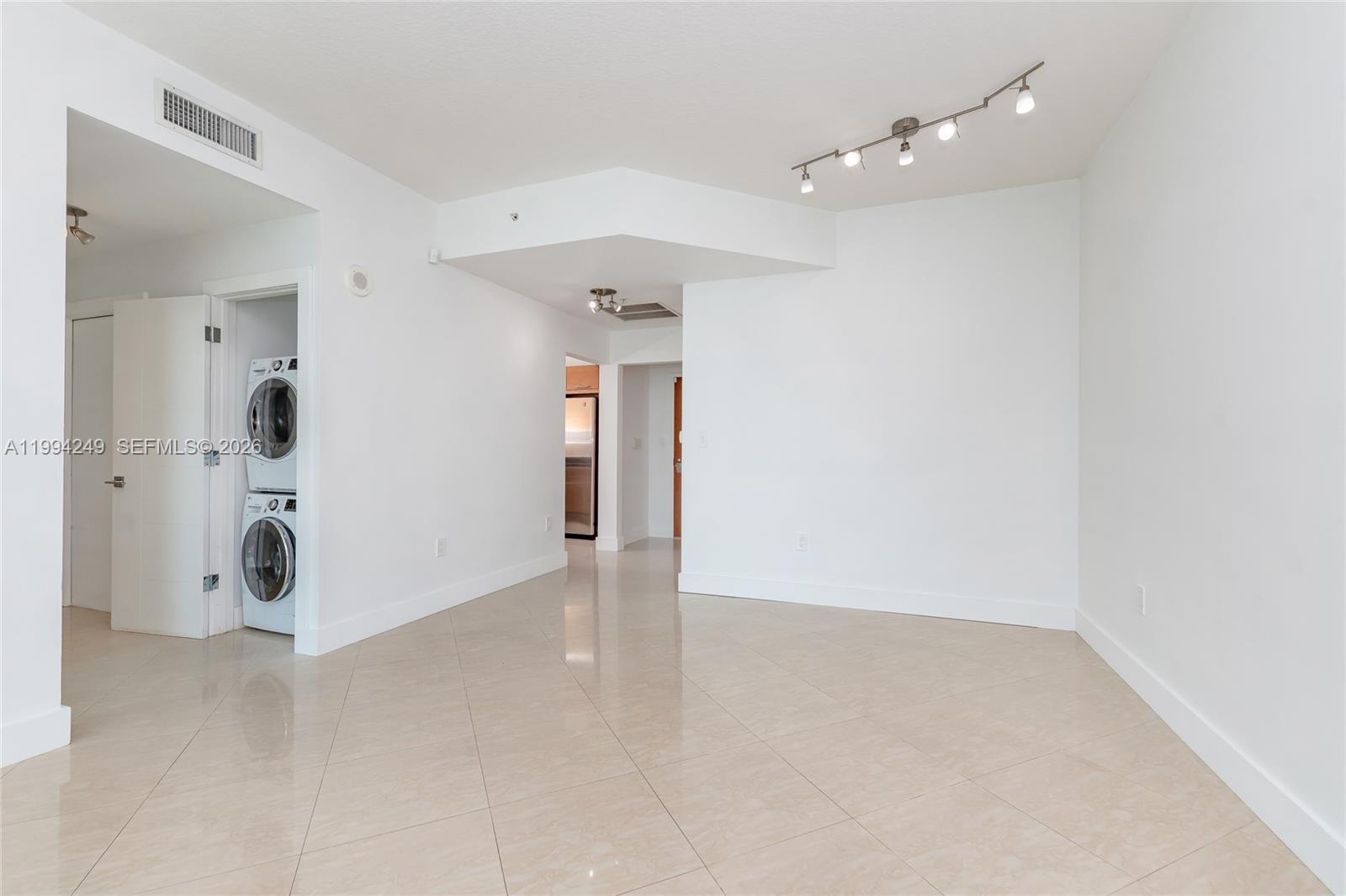 image Brickell on the River North27