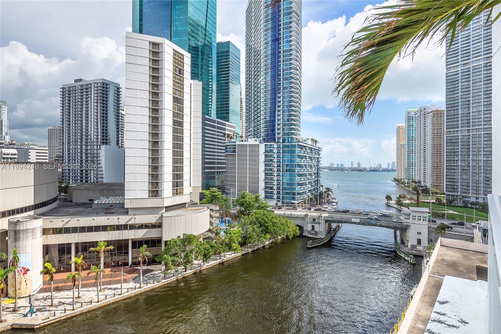 image Brickell on the River North2
