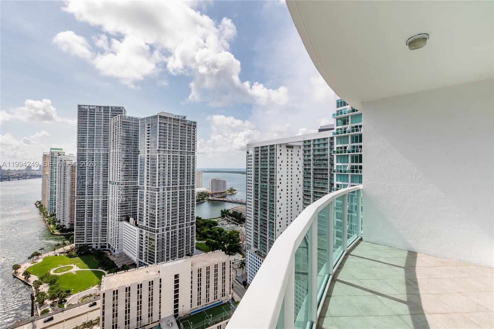 image Brickell on the River North32