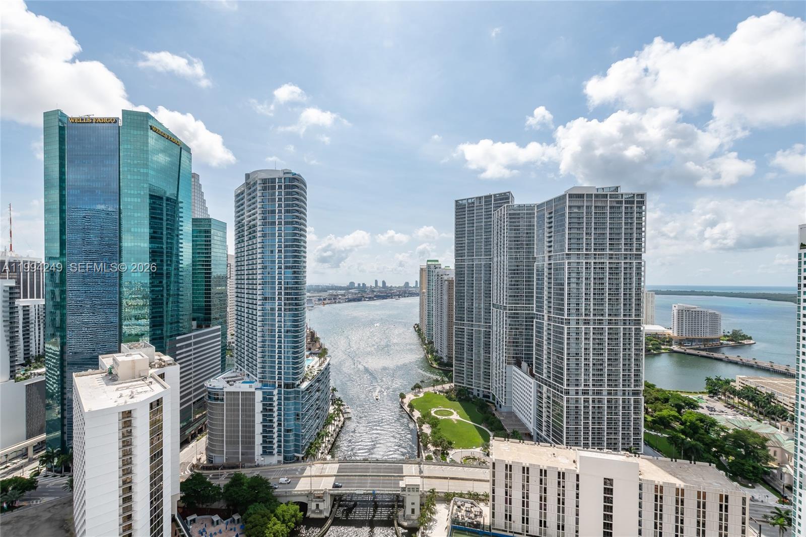 image Brickell on the River North36