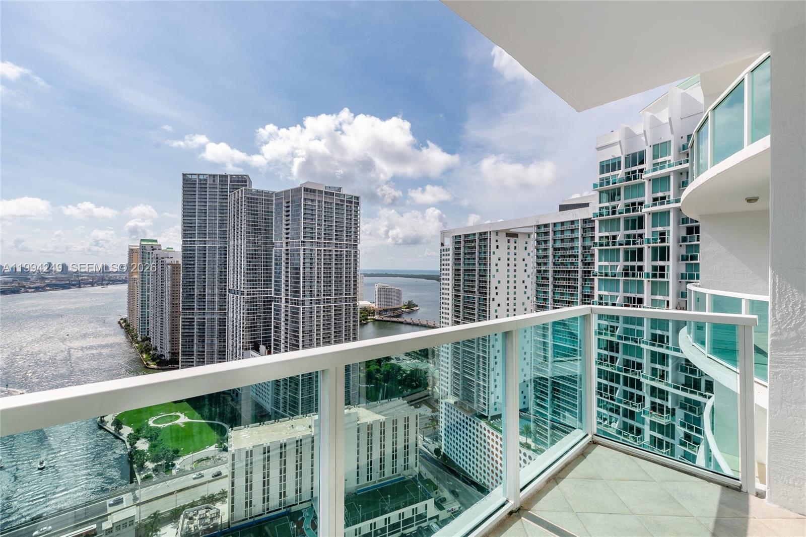 image Brickell on the River North39