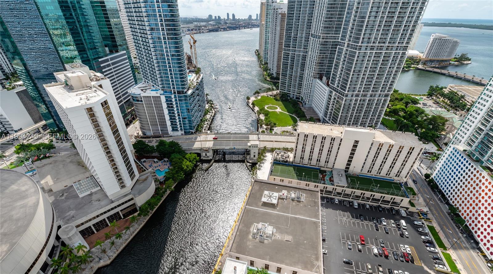 image Brickell on the River North40