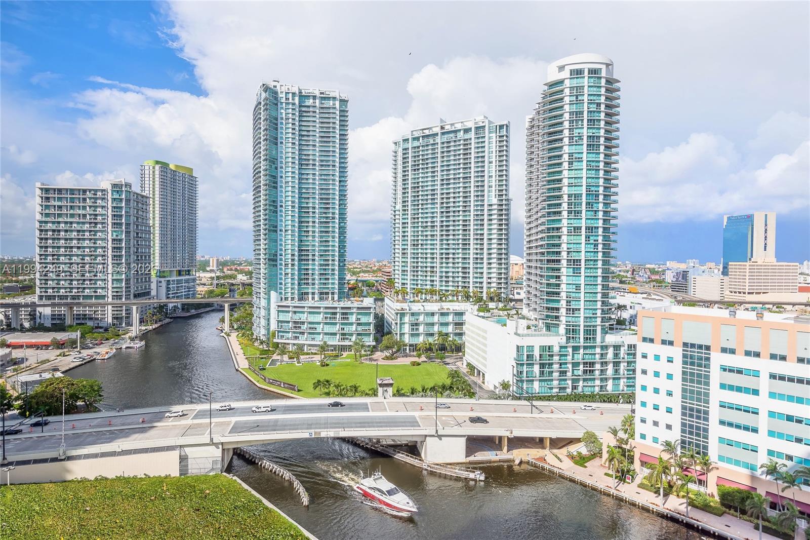 image Brickell on the River North7