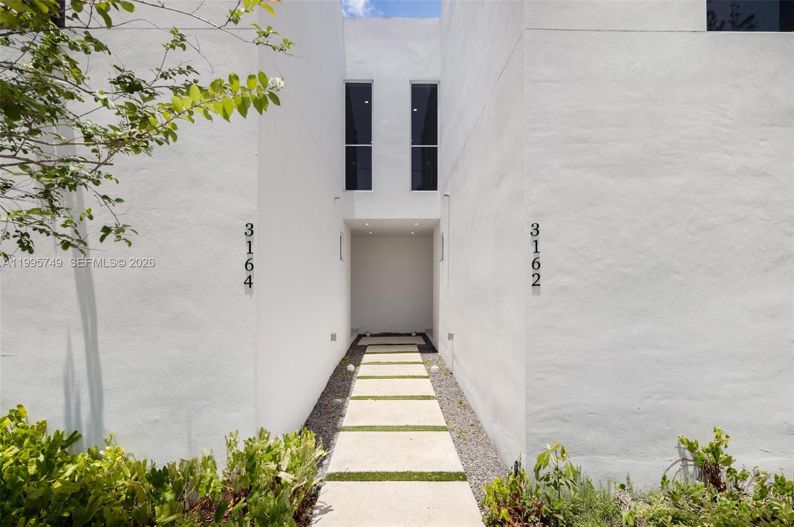 3162 Plaza St Coconut Grove, FL 33133