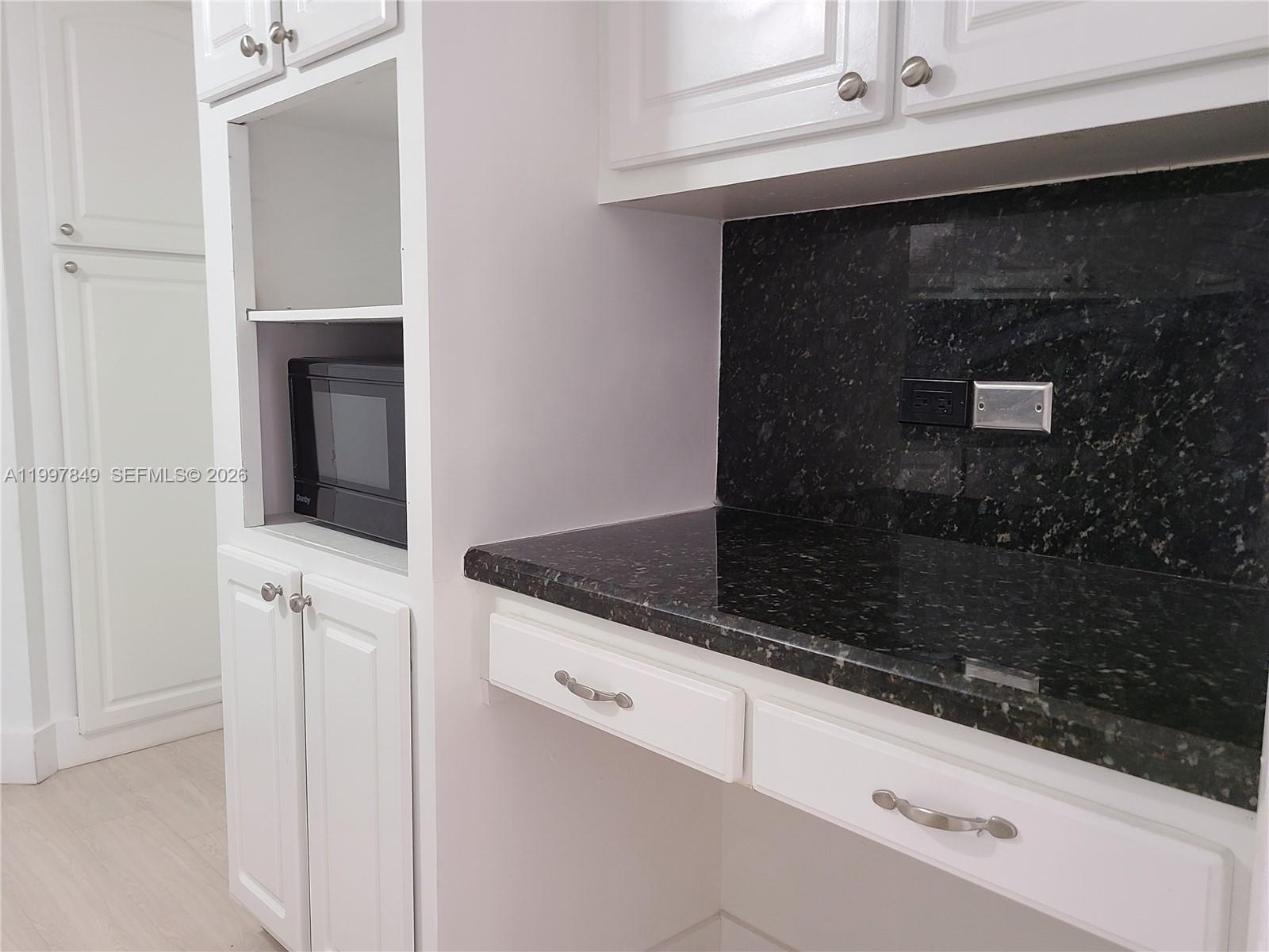 999 Brickell Bay Dr #1207 Miami, FL 33131