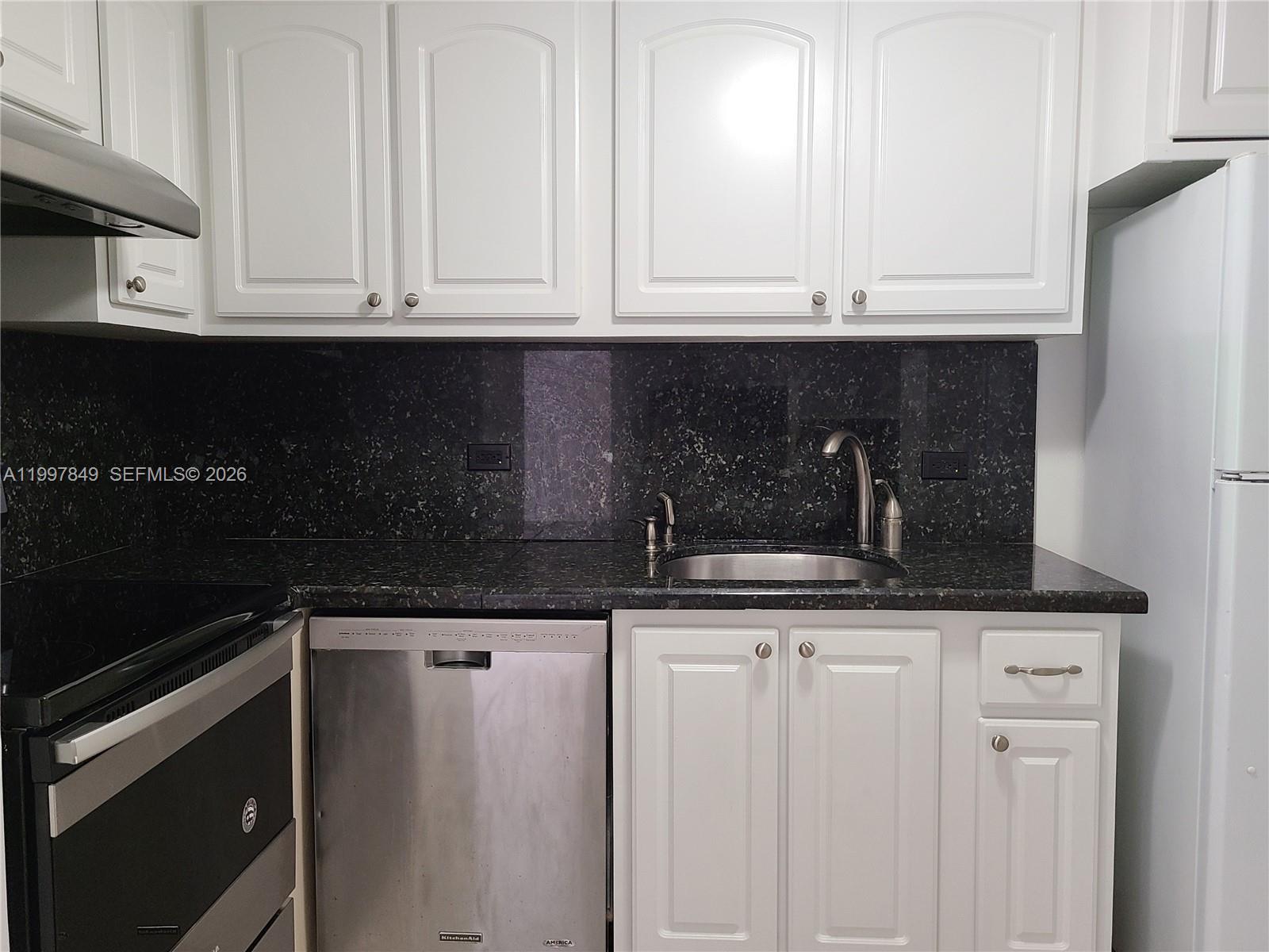 999 Brickell Bay Dr #1207 Miami, FL 33131