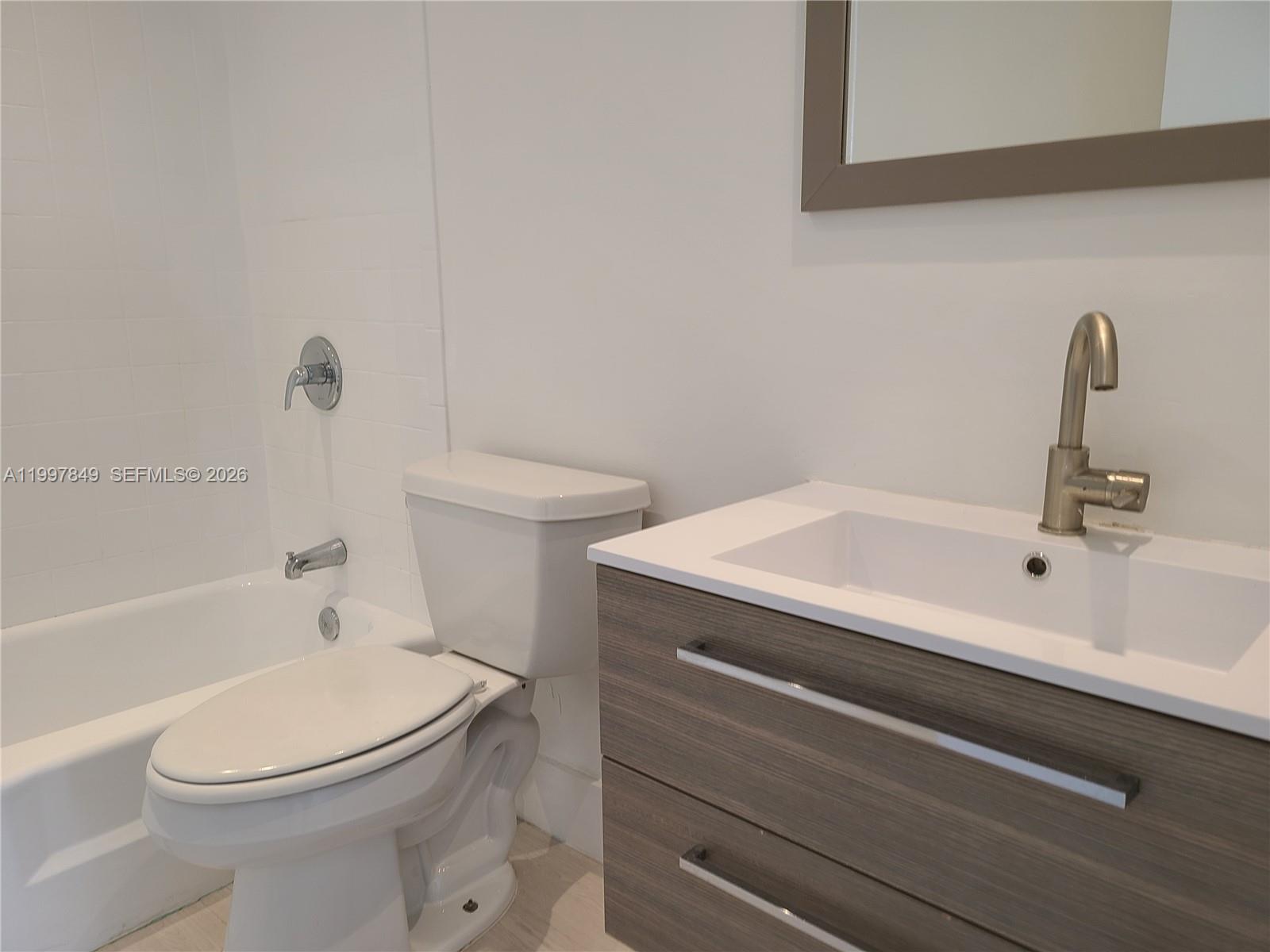 999 Brickell Bay Dr #1207 Miami, FL 33131