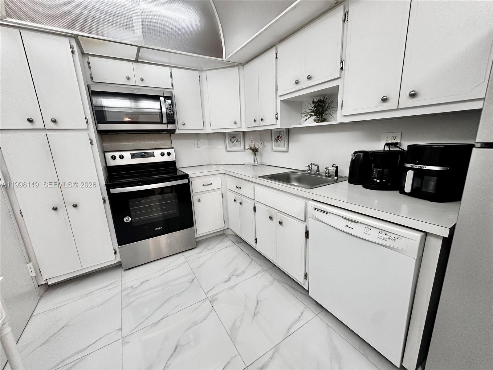 image Arlen House West9