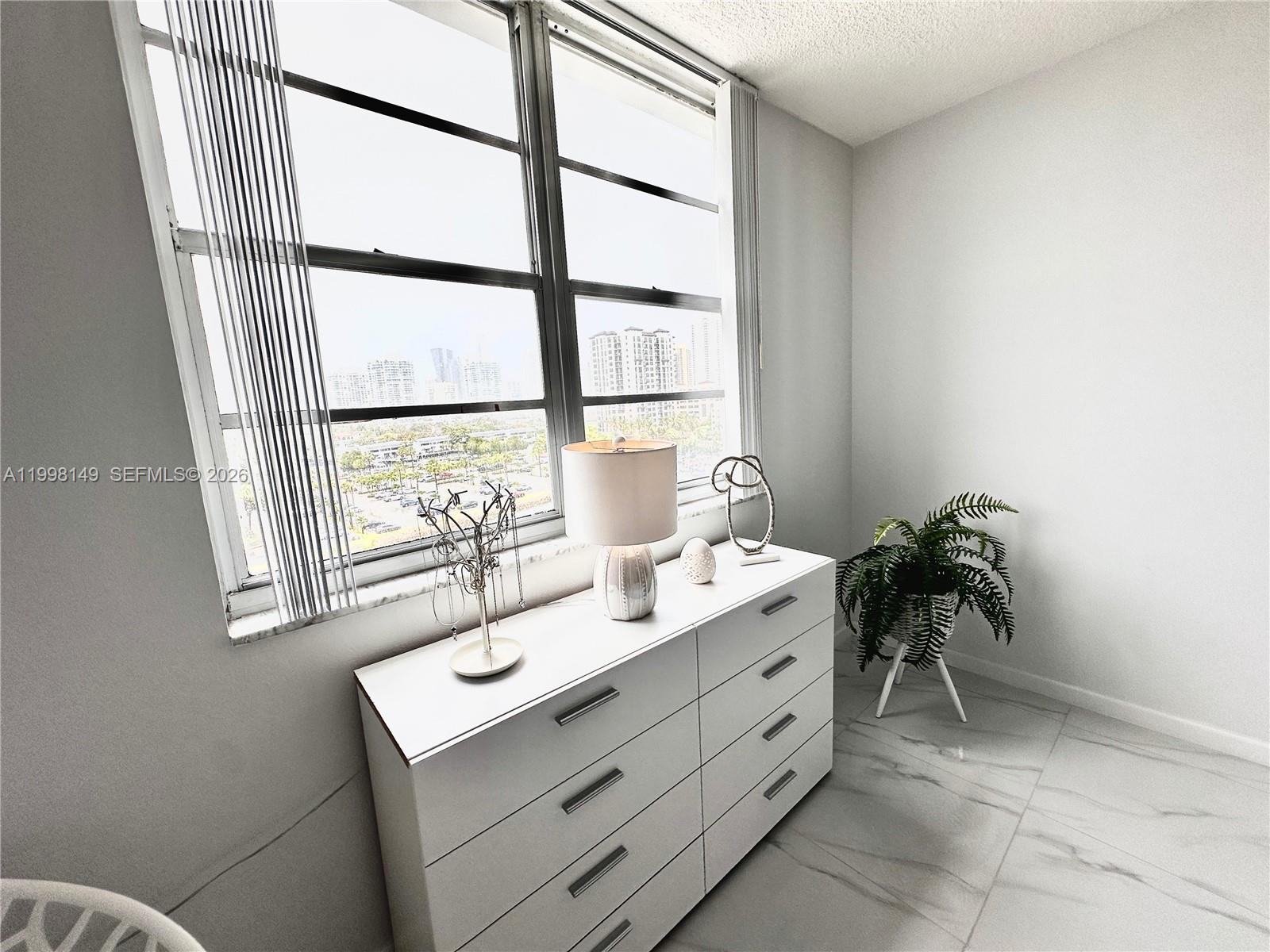 image Arlen House West14