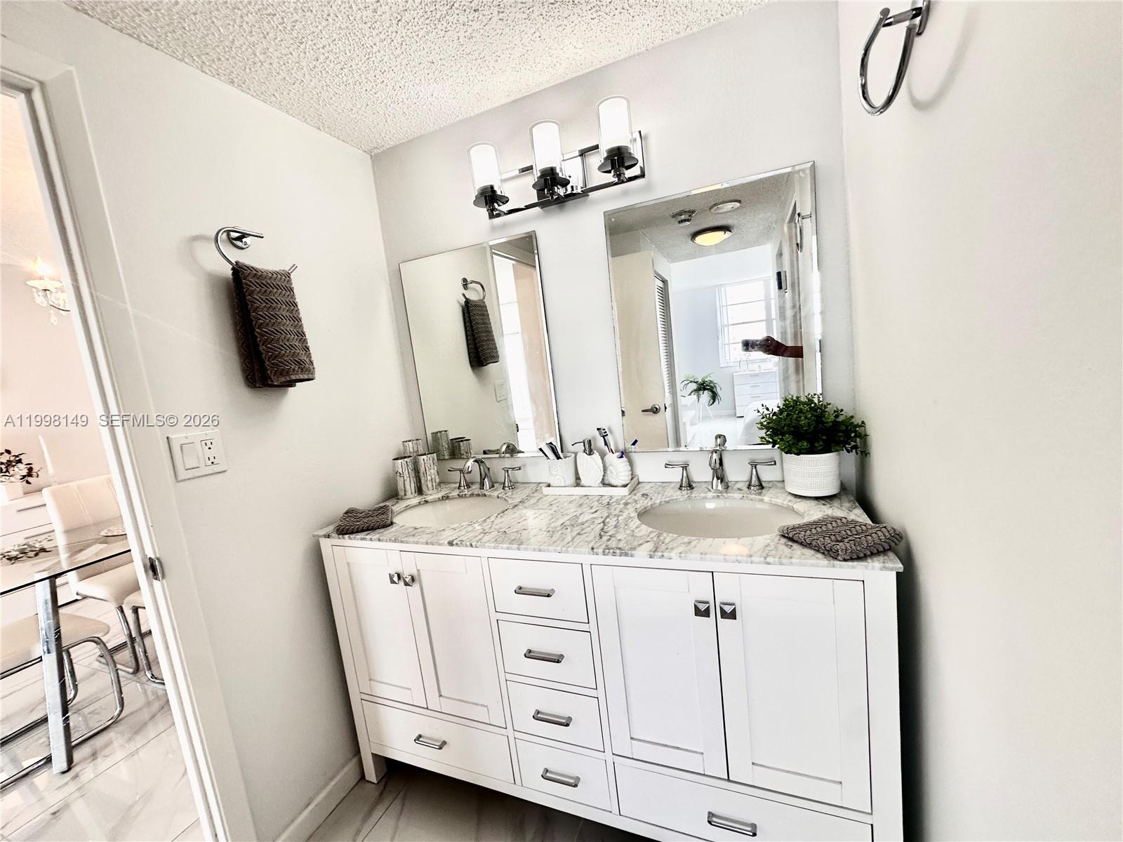 image Arlen House West16