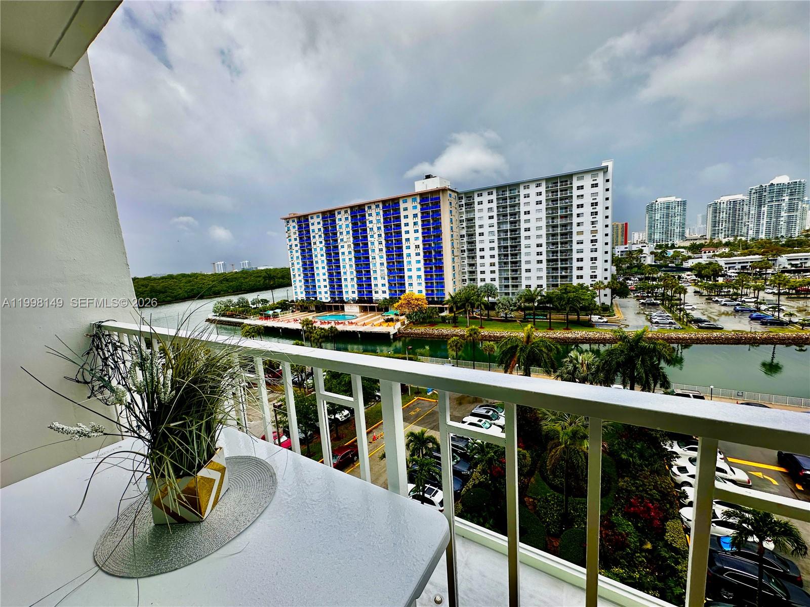 image Arlen House West19