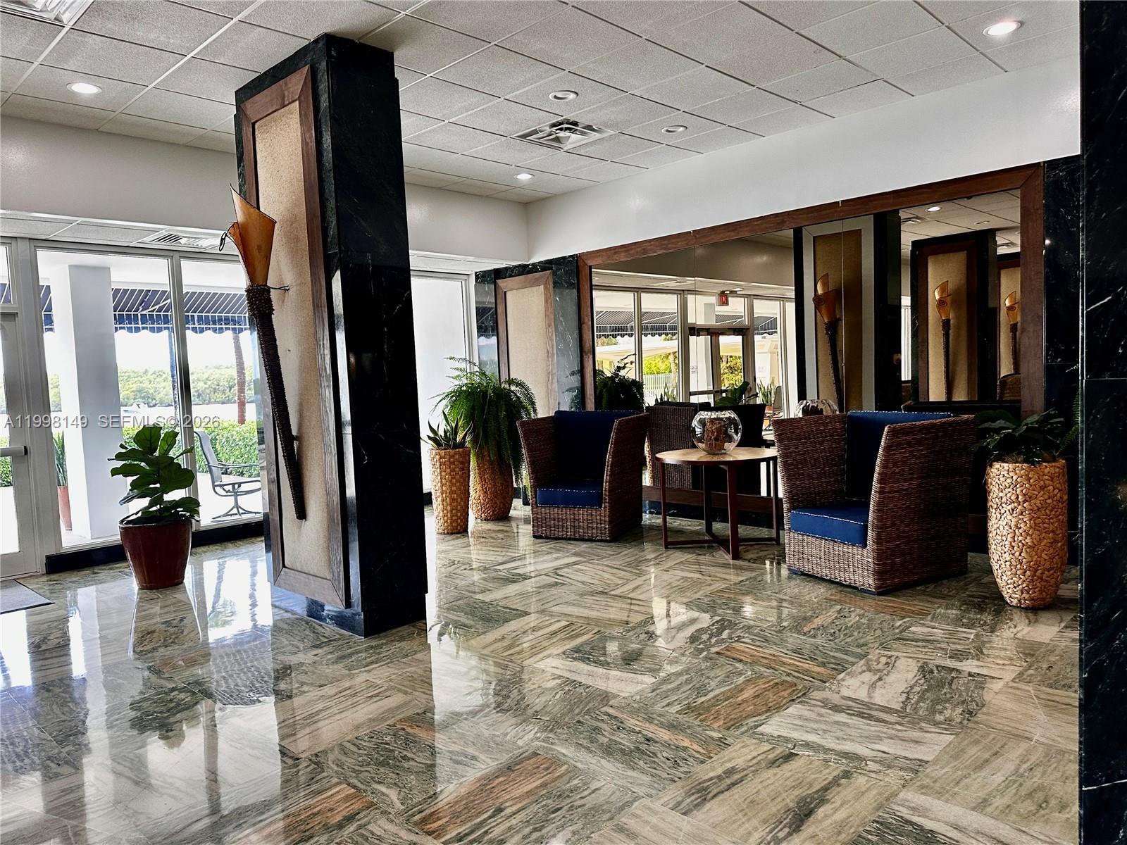 image Arlen House West25