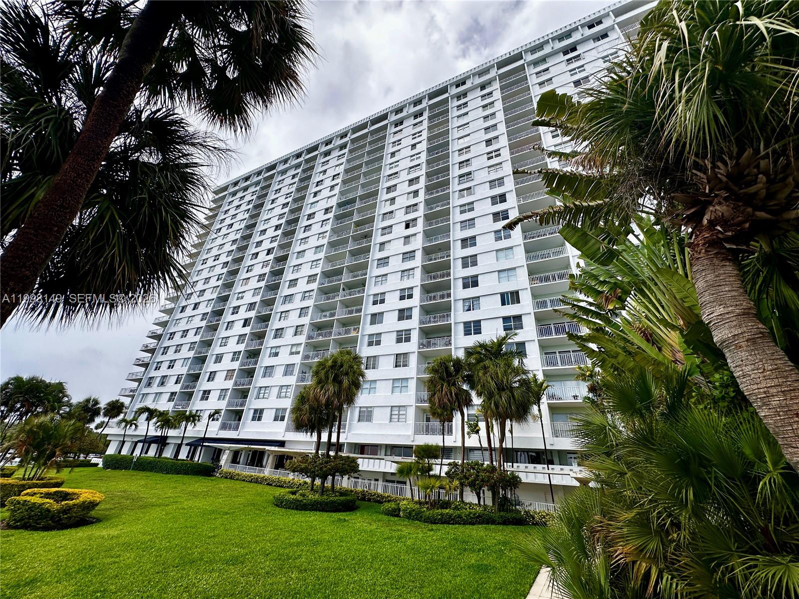 image Arlen House West30