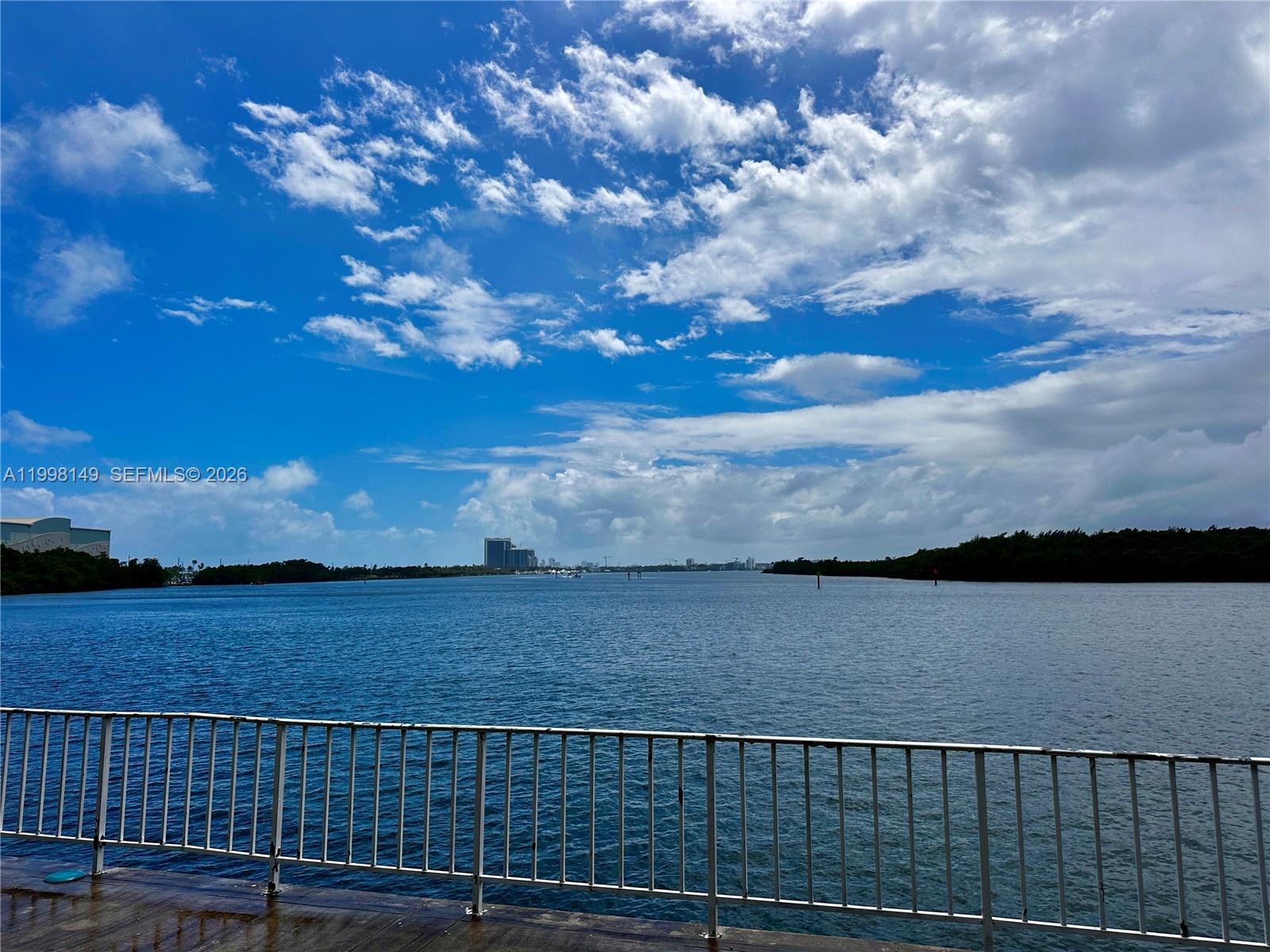 image Arlen House West36