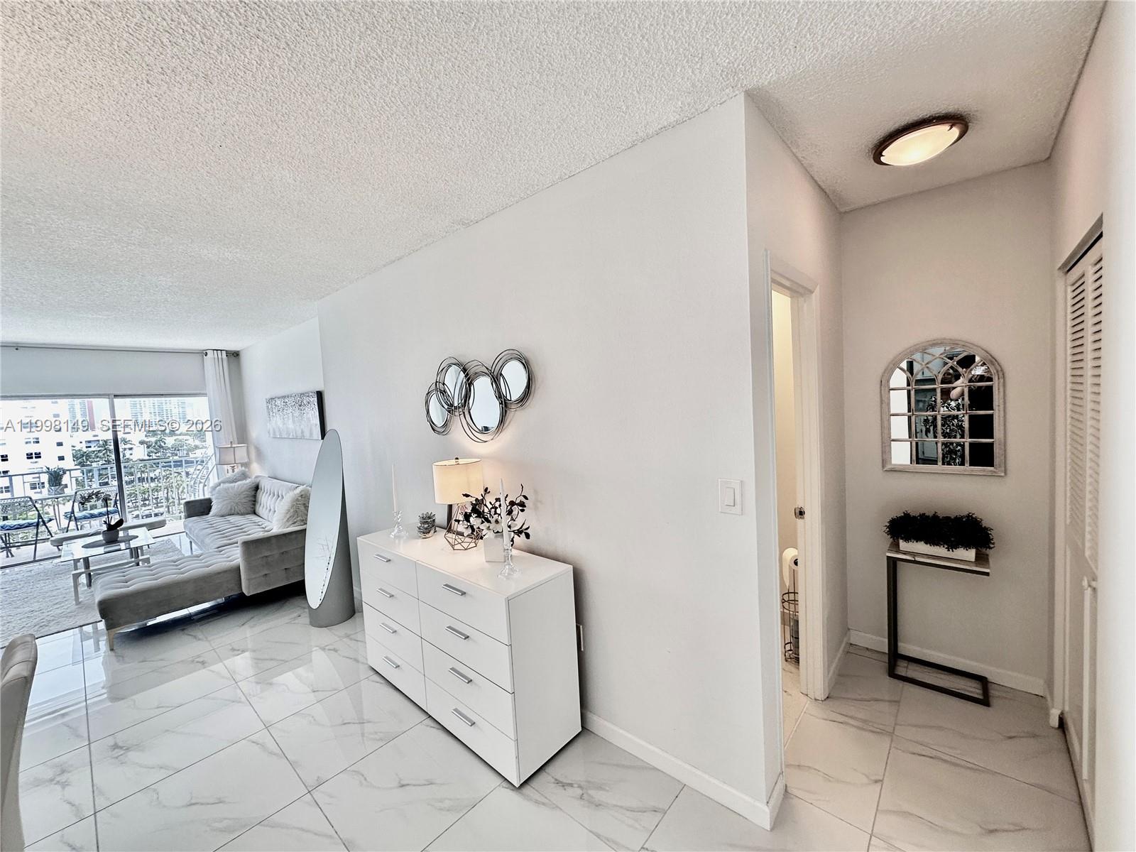 image Arlen House West7