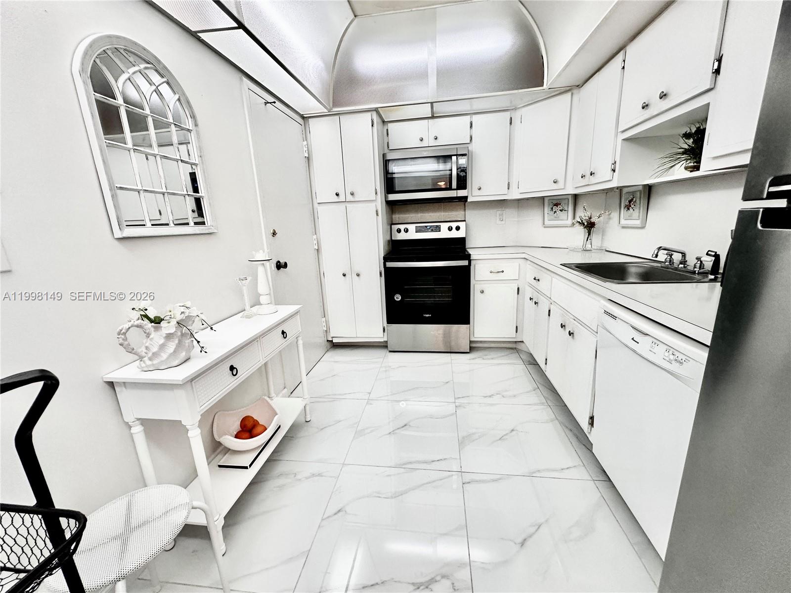 image Arlen House West8