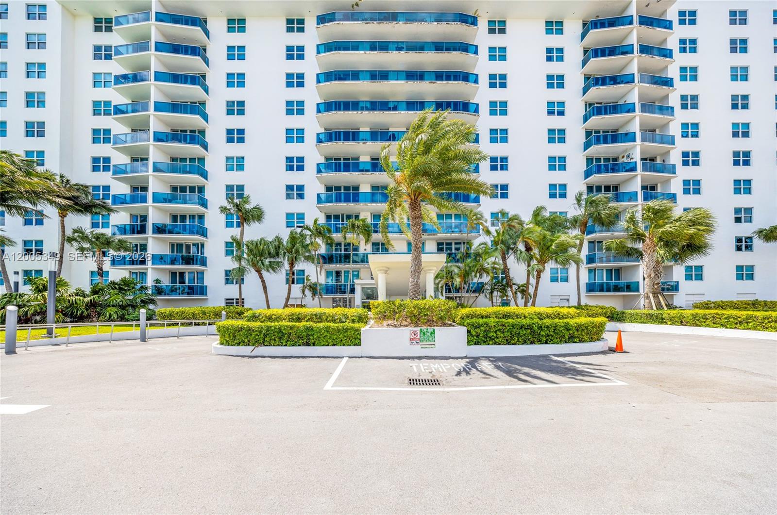 7501 E Treasure Dr #7M