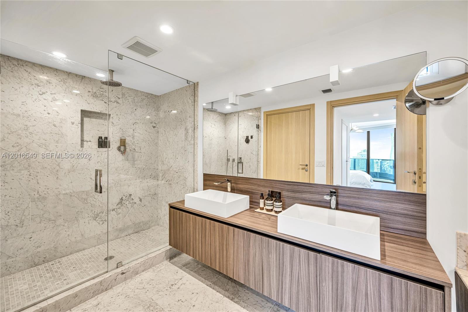 image Brickell Flatiron35