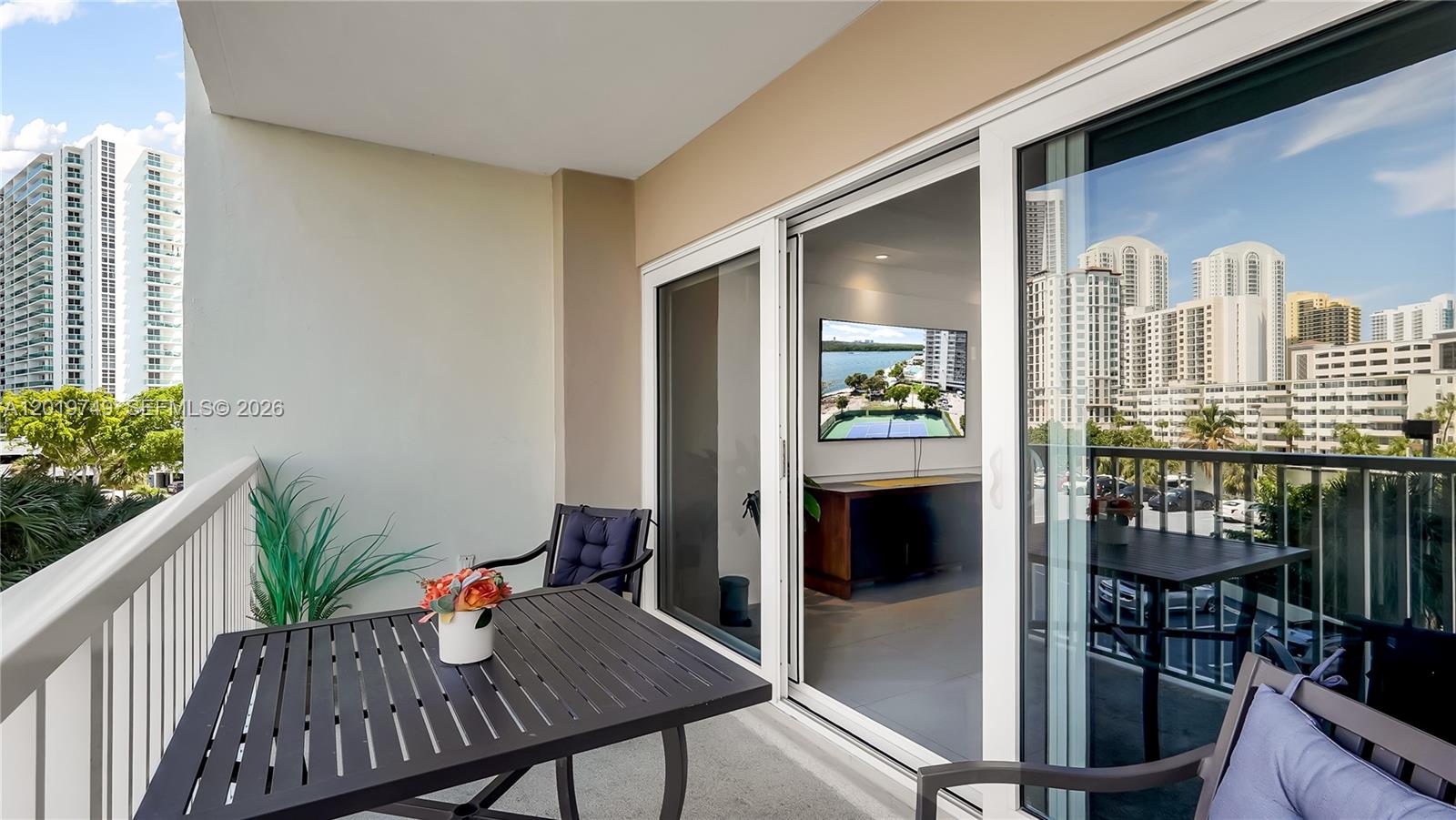image Arlen House Condo9