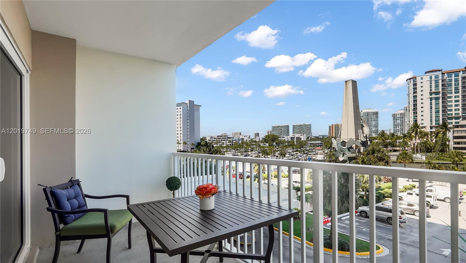 image Arlen House Condo10