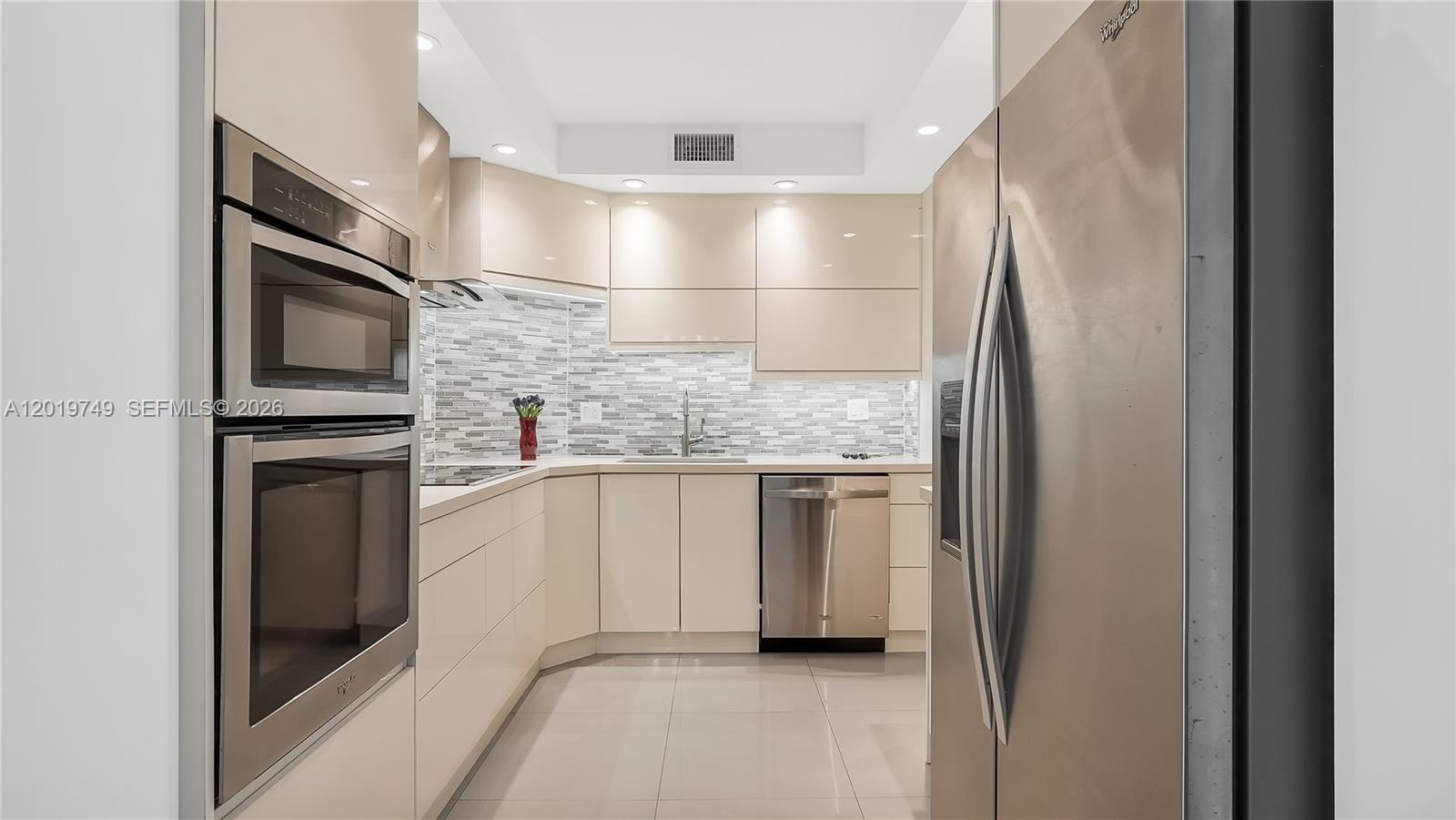 image Arlen House Condo13
