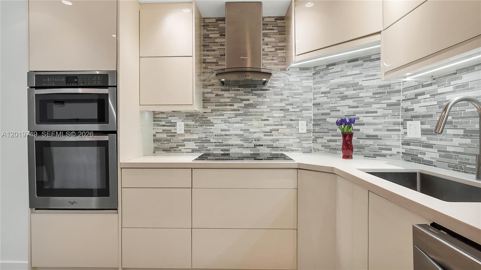 image Arlen House Condo14