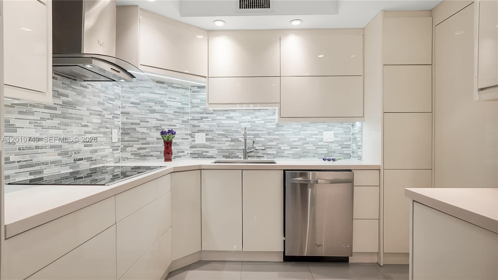 image Arlen House Condo15