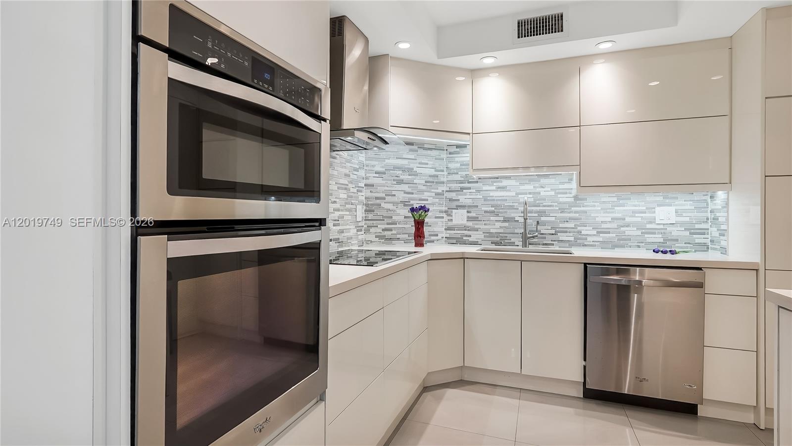 image Arlen House Condo16