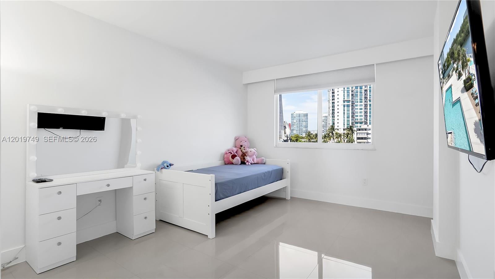 image Arlen House Condo28