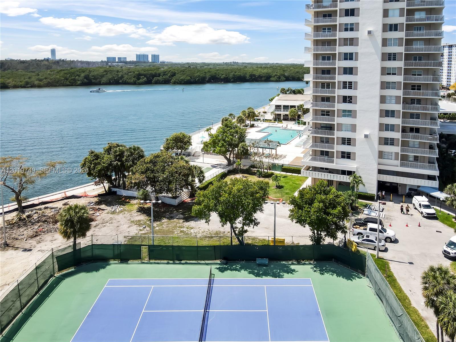 image Arlen House Condo49