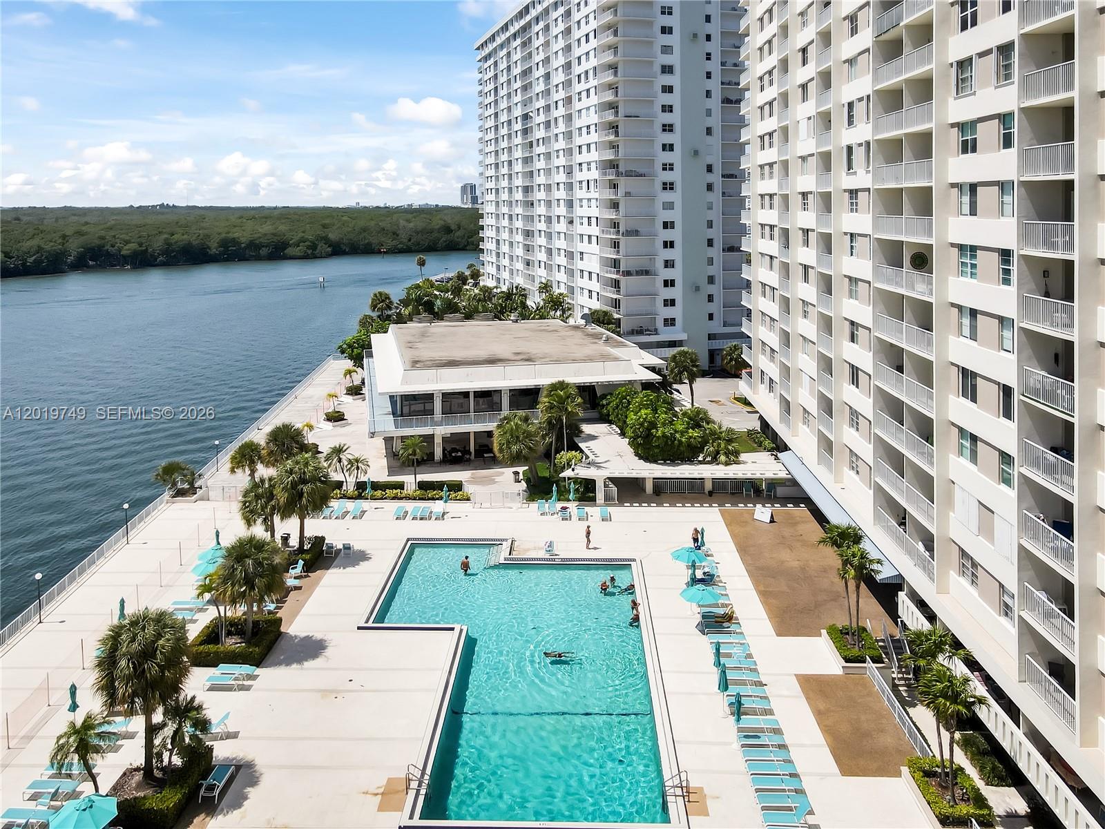 image Arlen House Condo50