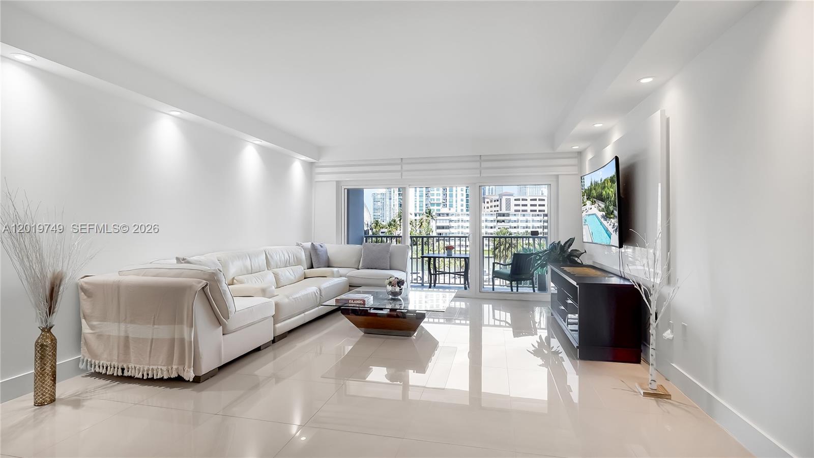 image Arlen House Condo5