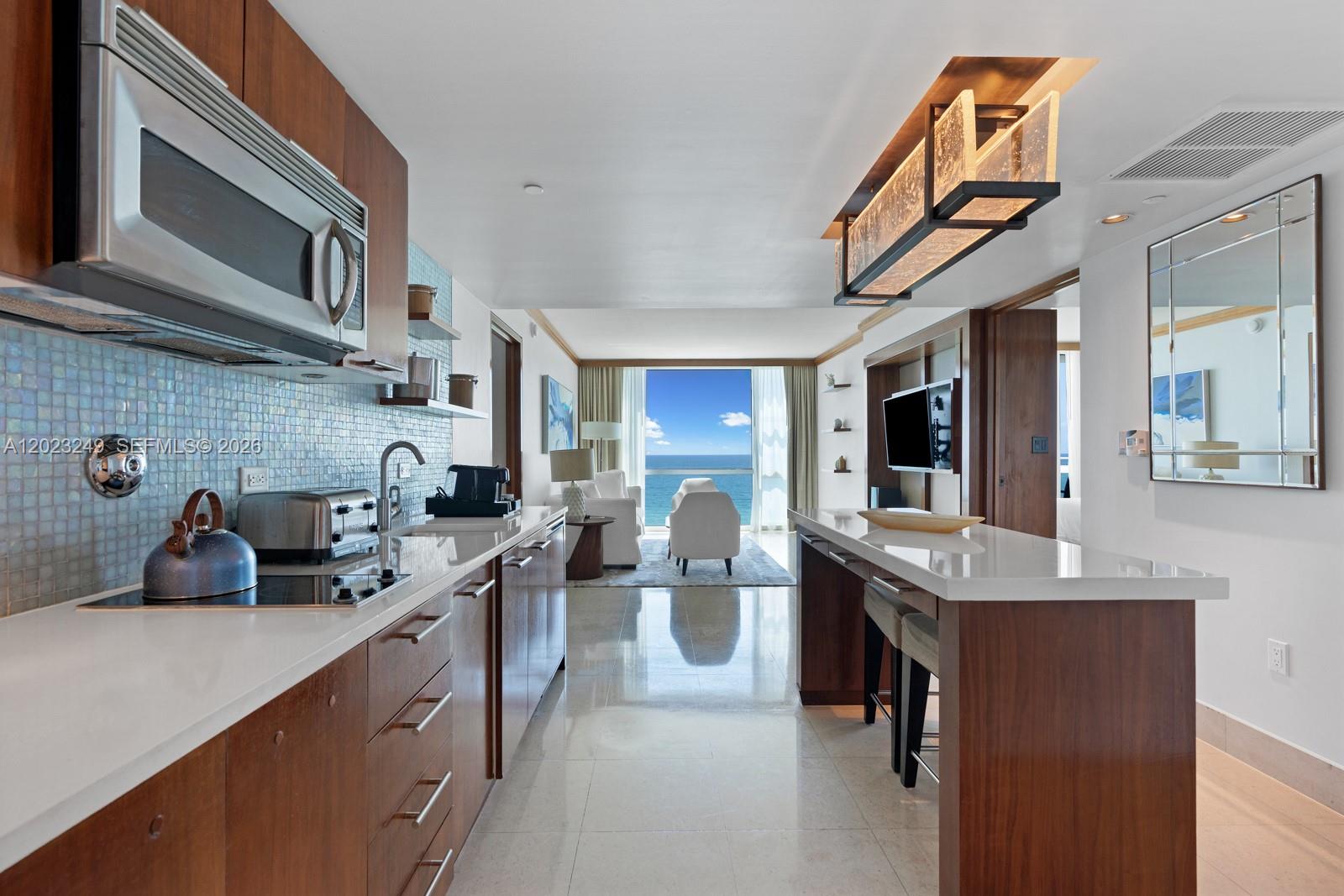 6801 Collins Ave #705 (Door 722) Miami Beach, FL 33141