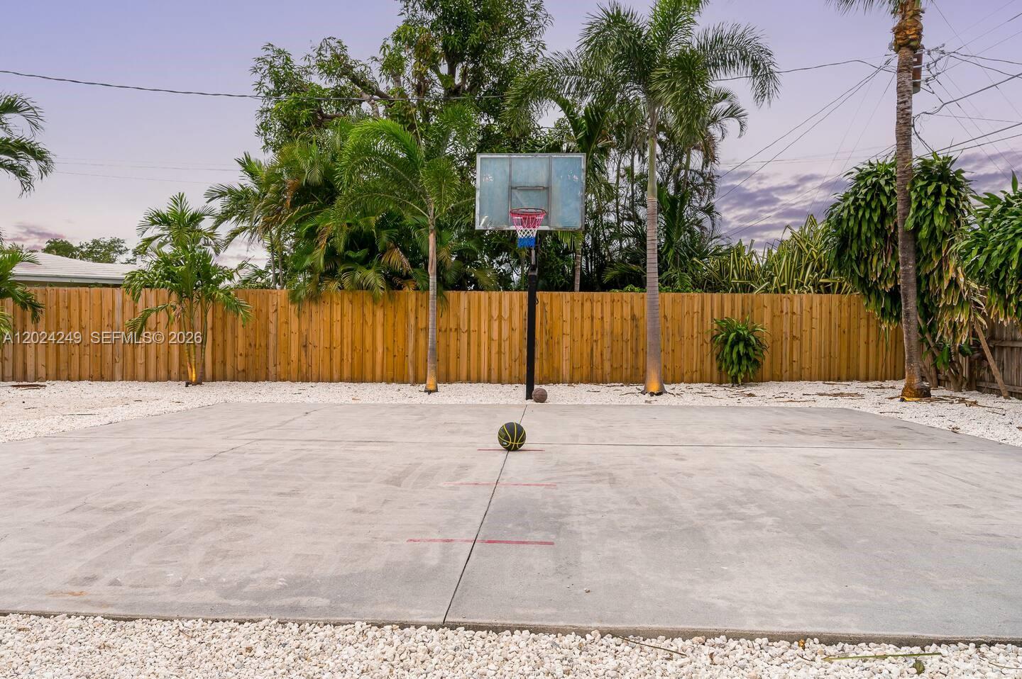 5250 NE 15th Ave Fort Lauderdale, FL 33334