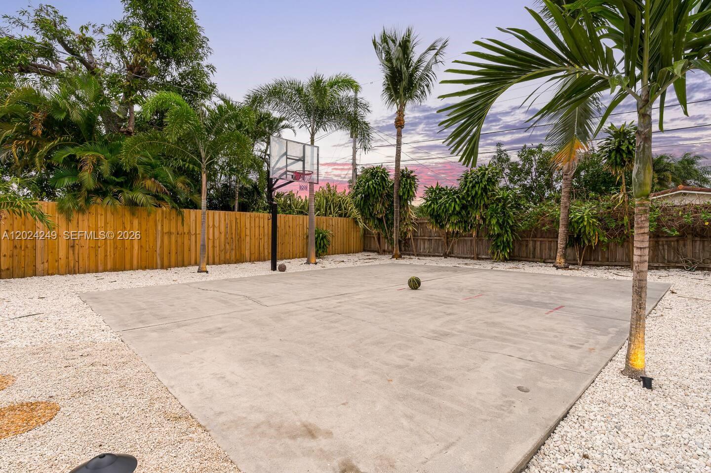 5250 NE 15th Ave Fort Lauderdale, FL 33334