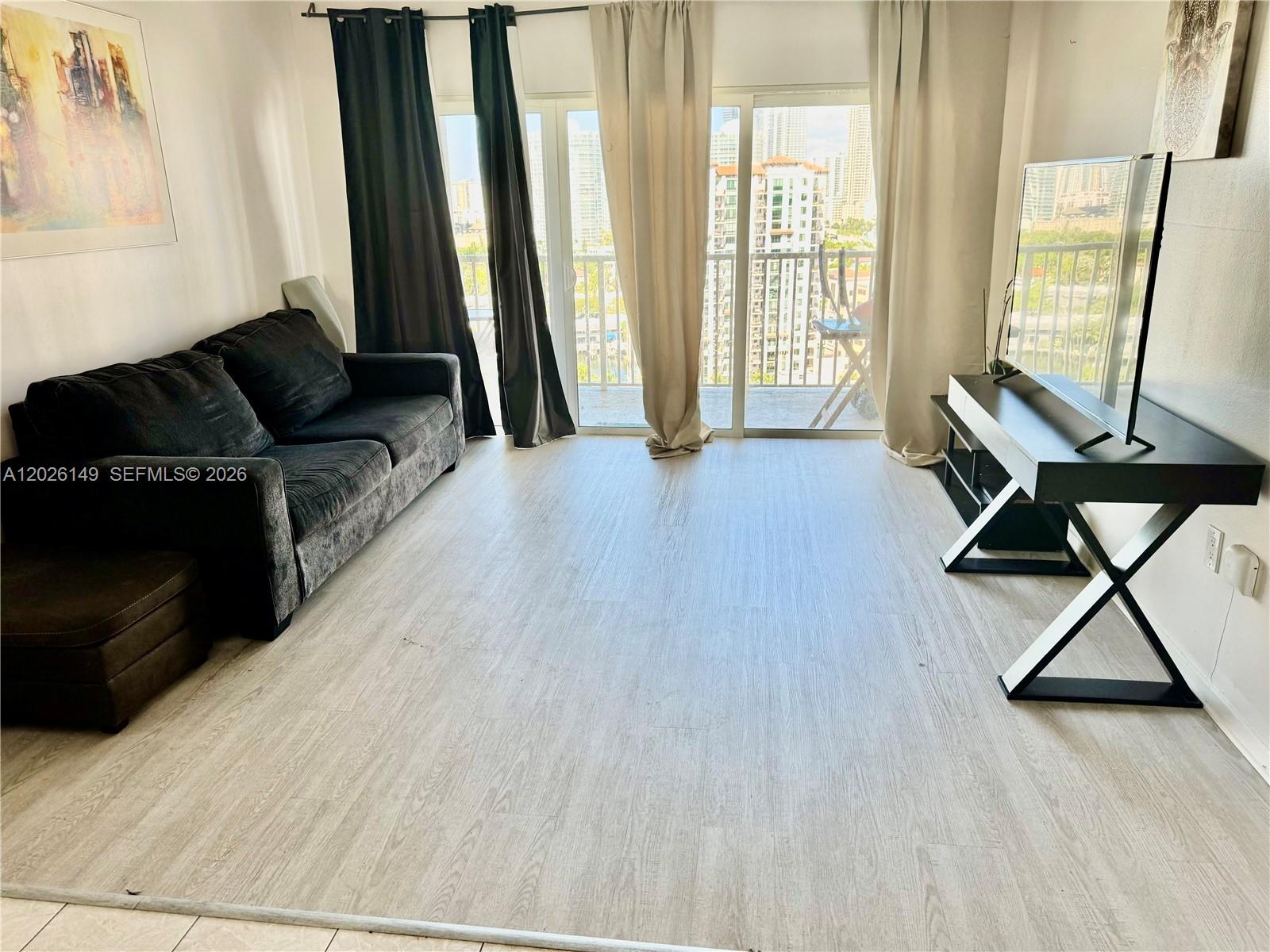image Arlen House Condo4
