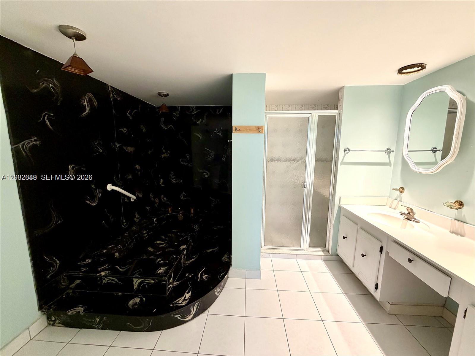 1833 S Ocean Dr #1202 Hallandale Beach, FL 33009