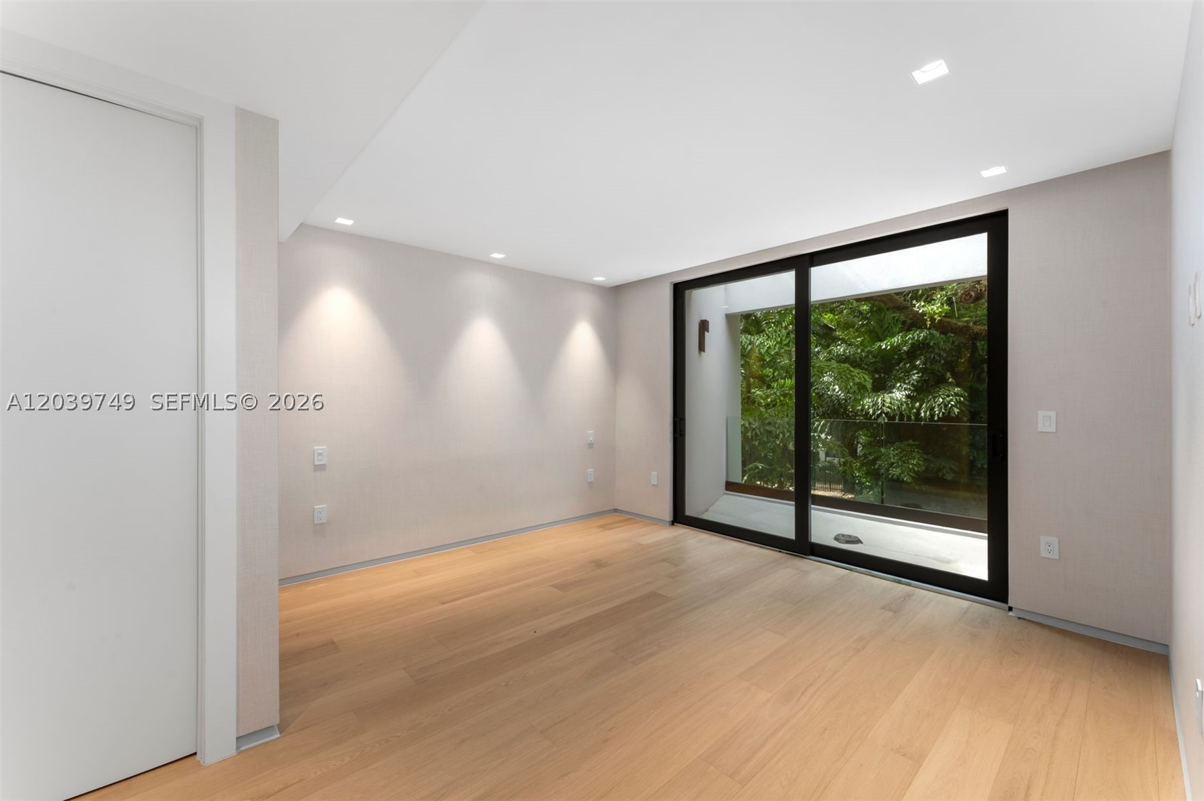 3579 Avocado Ave Miami, FL 33133