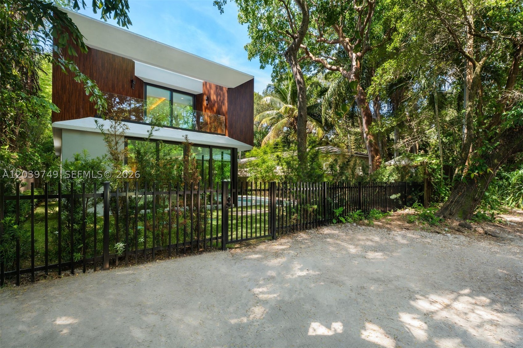 3579 Avocado Ave Miami, FL 33133