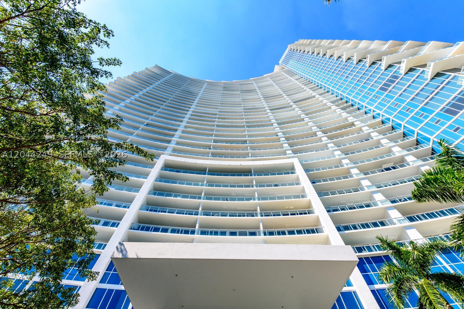 image Paramount Bay1