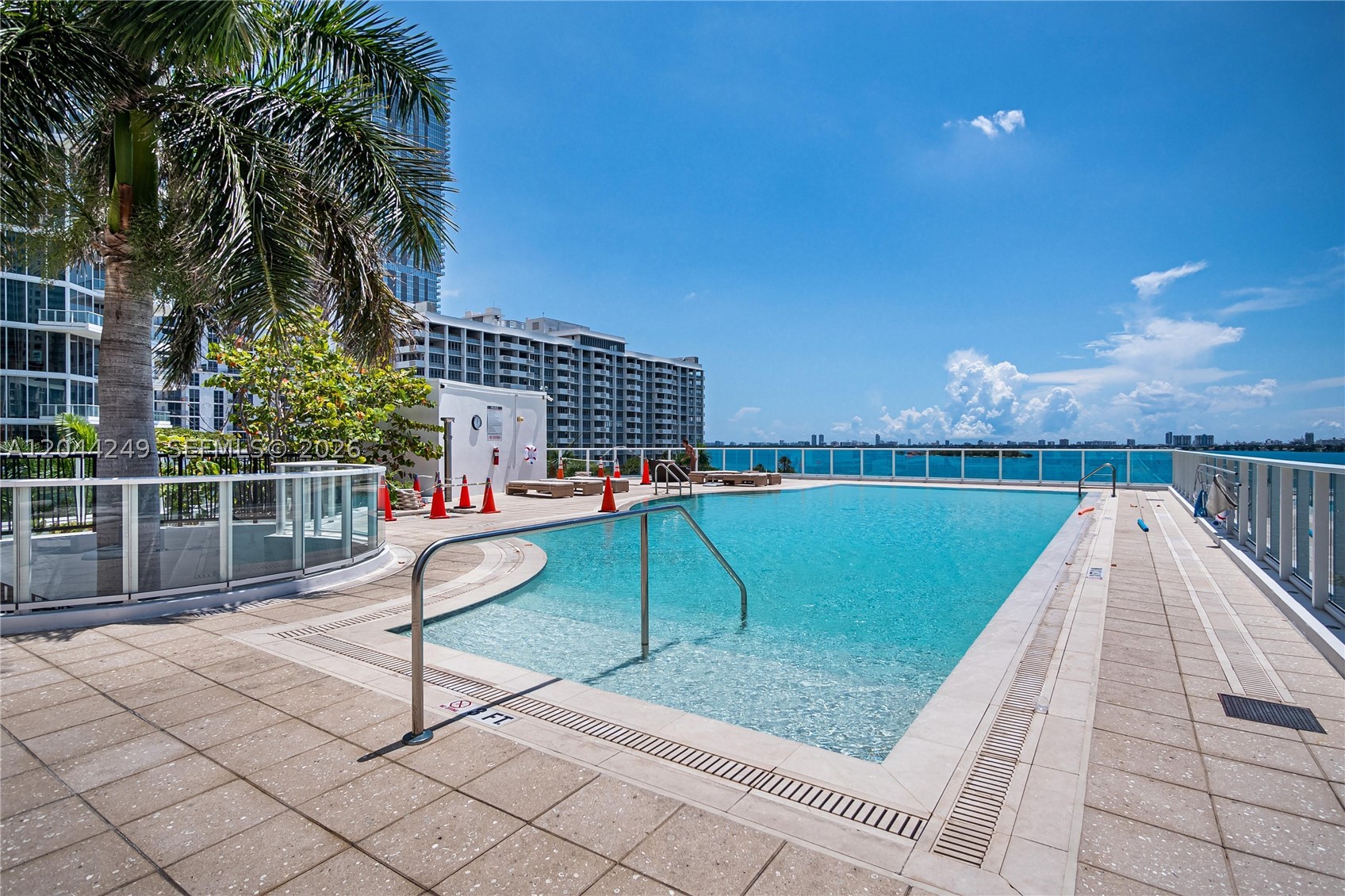 image Paramount Bay38