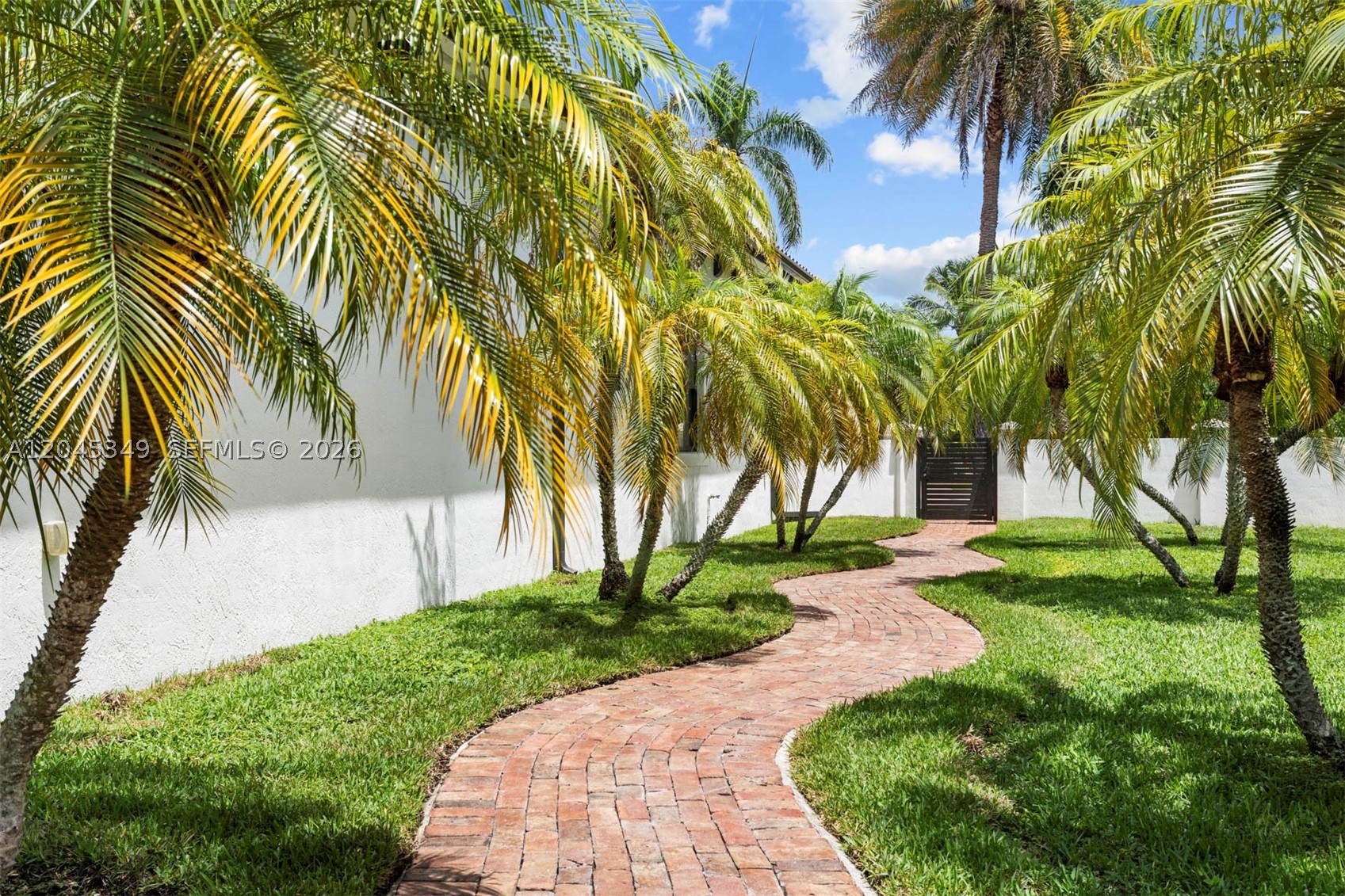 6874 SW 57th Ter Miami, FL 33143