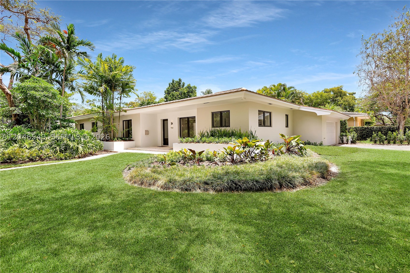 950 Bayamo Ave